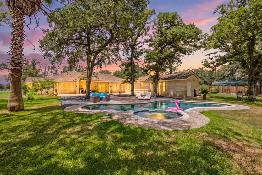 306 Kerry Lane Floresville, TX 78114