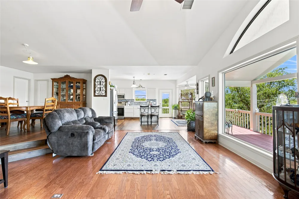 2406 Patriot Drive Lago Vista, TX 78645