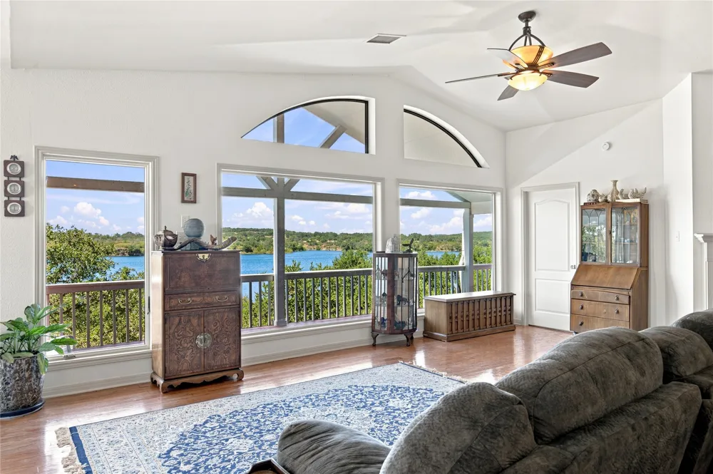 2406 Patriot Drive Lago Vista, TX 78645