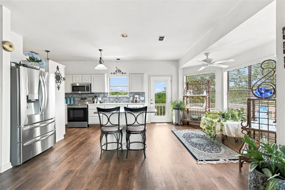 2406 Patriot Drive Lago Vista, TX 78645