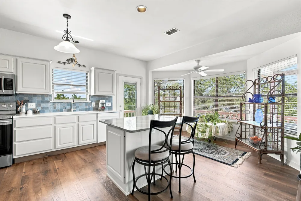 2406 Patriot Drive Lago Vista, TX 78645