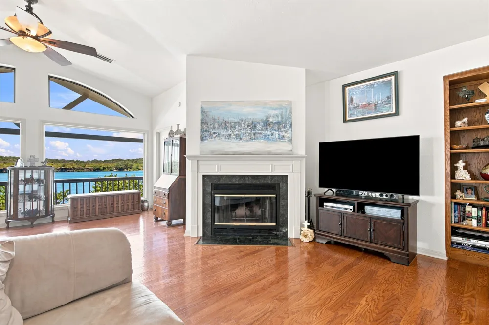 2406 Patriot Drive Lago Vista, TX 78645
