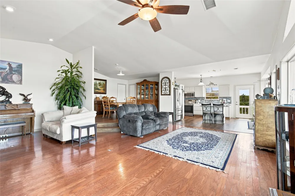 2406 Patriot Drive Lago Vista, TX 78645