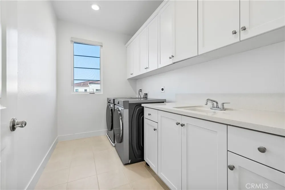 24152 West Corte Ala Valencia, CA 91354