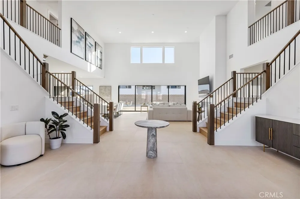 24152 West Corte Ala Valencia, CA 91354
