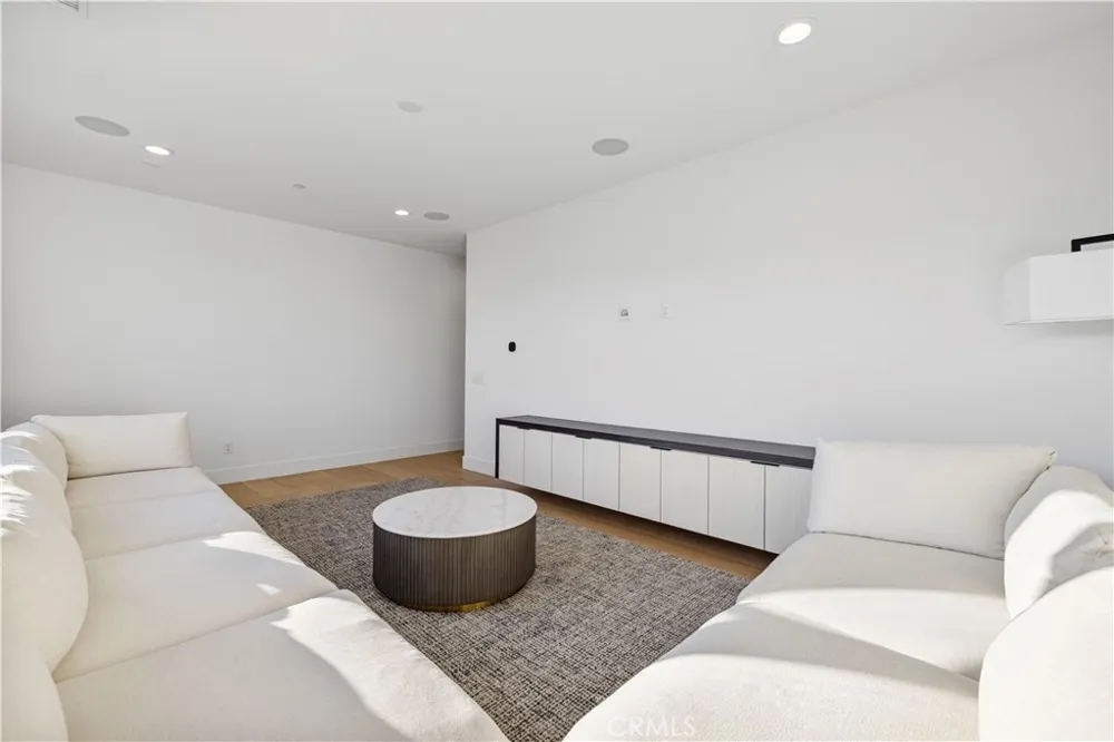 24152 West Corte Ala Valencia, CA 91354