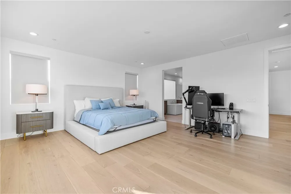 24152 West Corte Ala Valencia, CA 91354