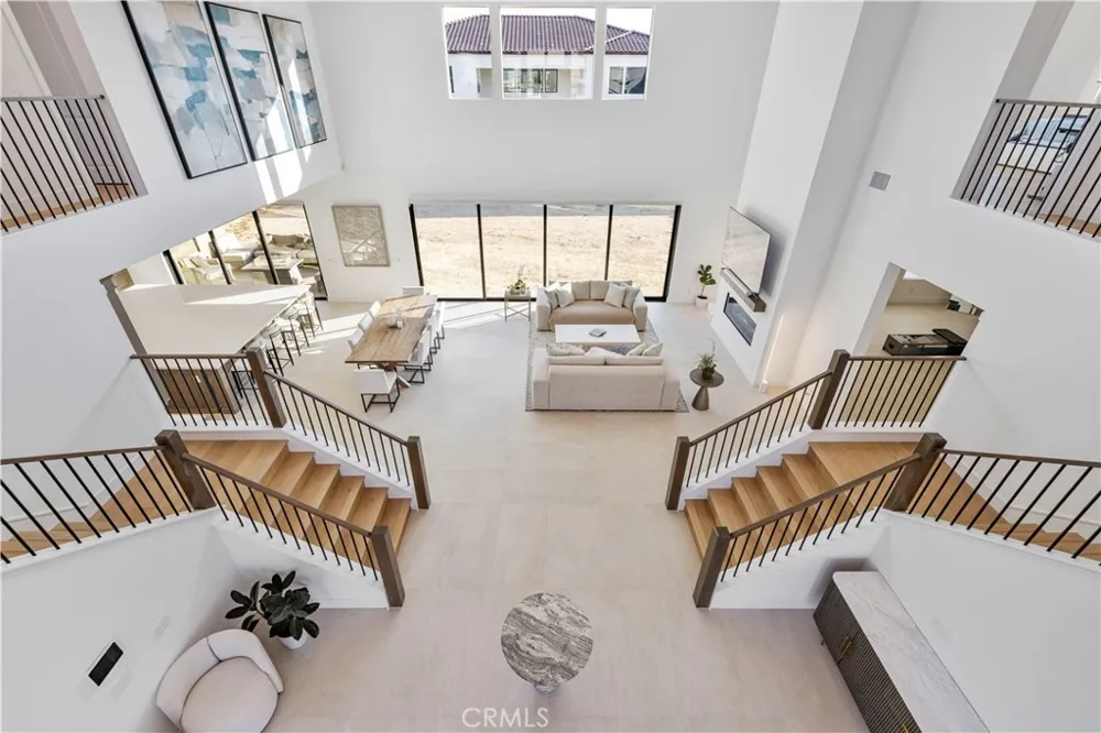 24152 West Corte Ala Valencia, CA 91354