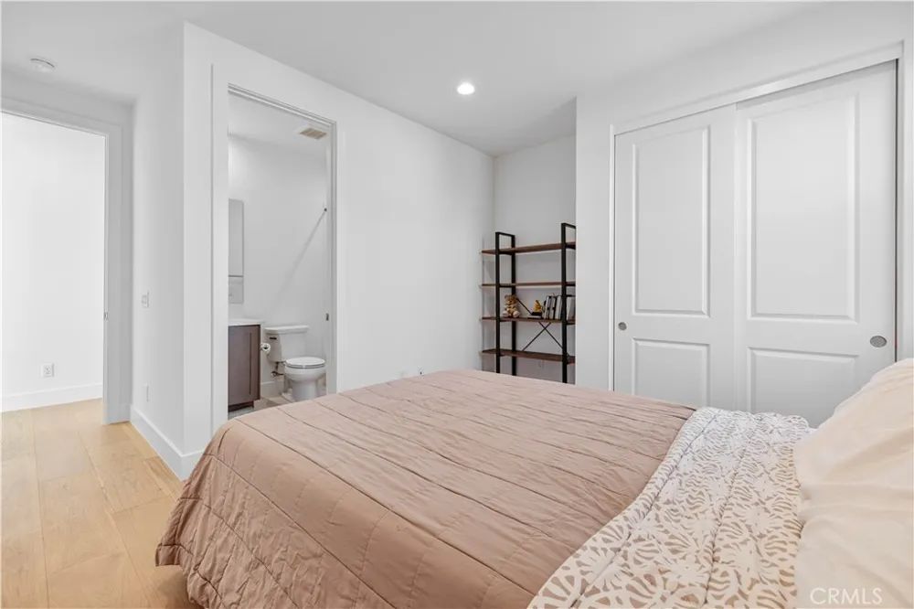 24152 West Corte Ala Valencia, CA 91354