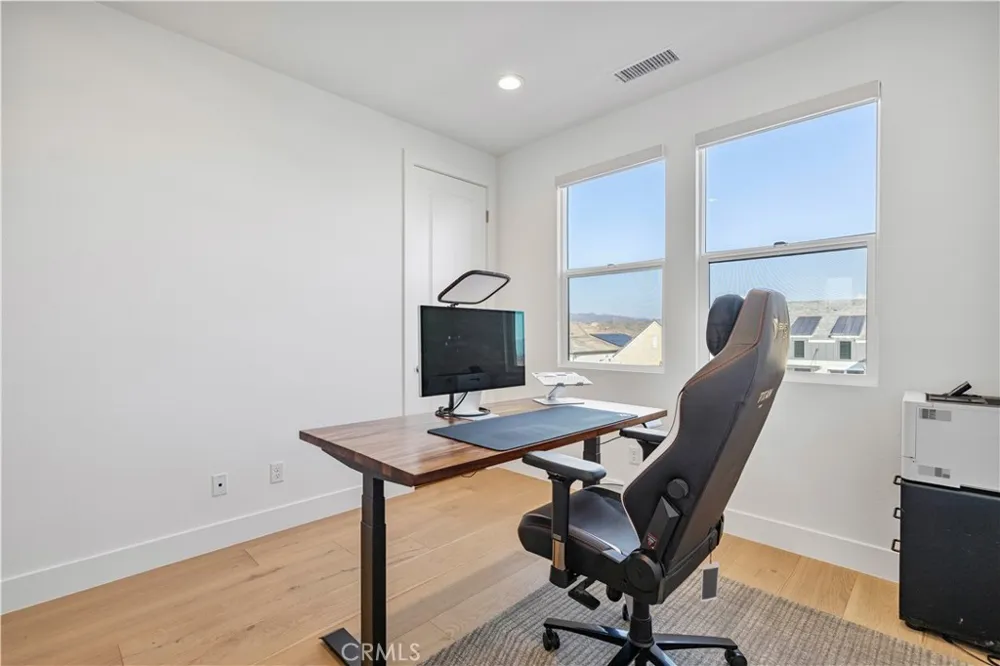 24152 West Corte Ala Valencia, CA 91354