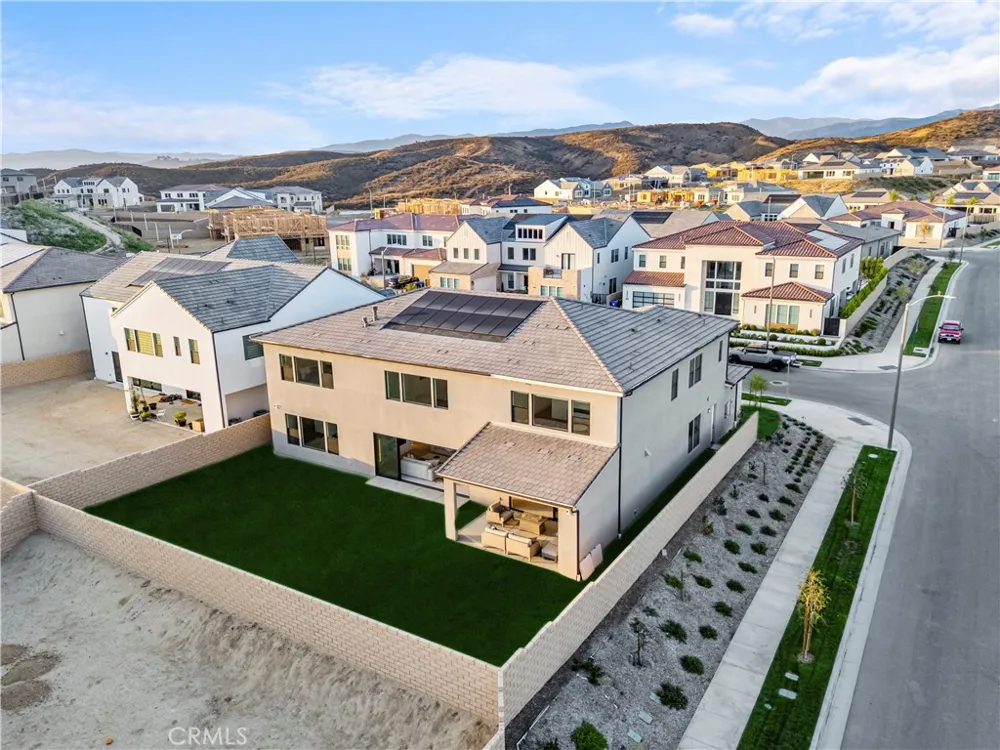 24152 West Corte Ala Valencia, CA 91354