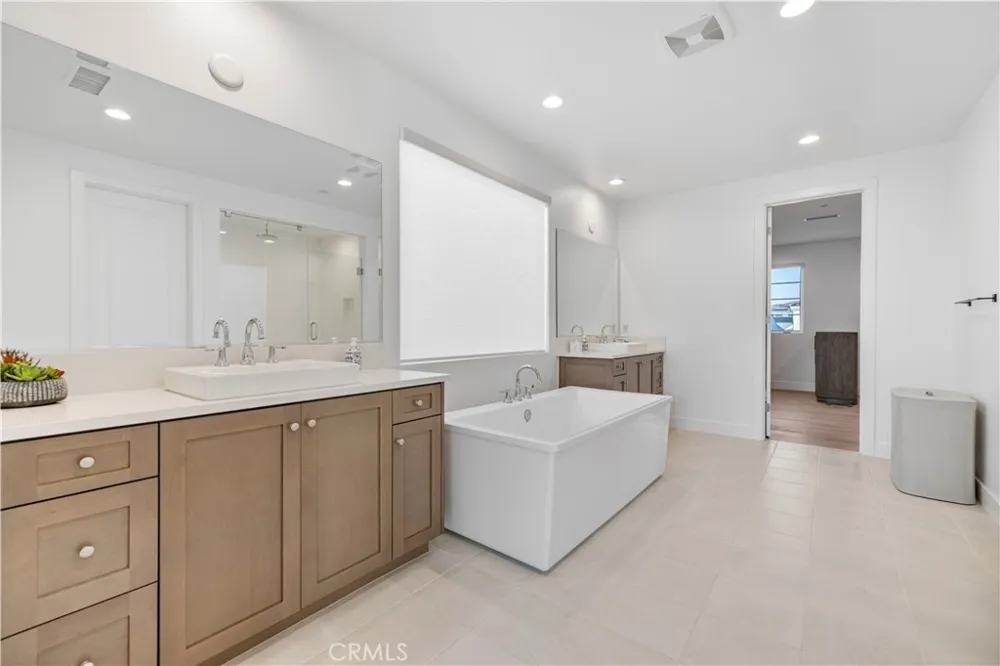 24152 West Corte Ala Valencia, CA 91354