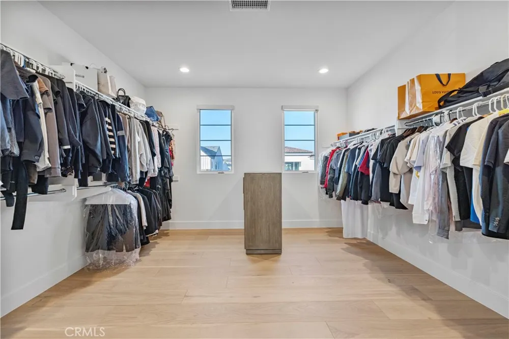 24152 West Corte Ala Valencia, CA 91354