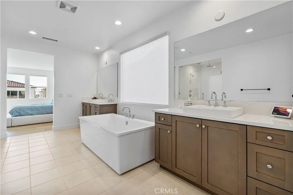 24152 West Corte Ala Valencia, CA 91354