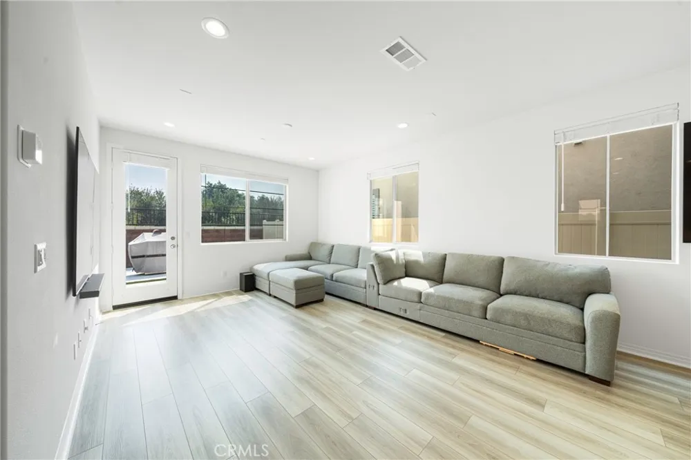 16177 Pasture Chino, CA 91708