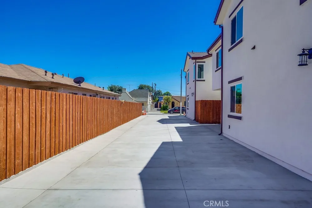 3409 Elizabeth Avenue Lynwood, CA 90262