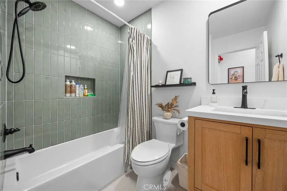 7841 Essex Drive #202 Huntington Beach, CA 92648