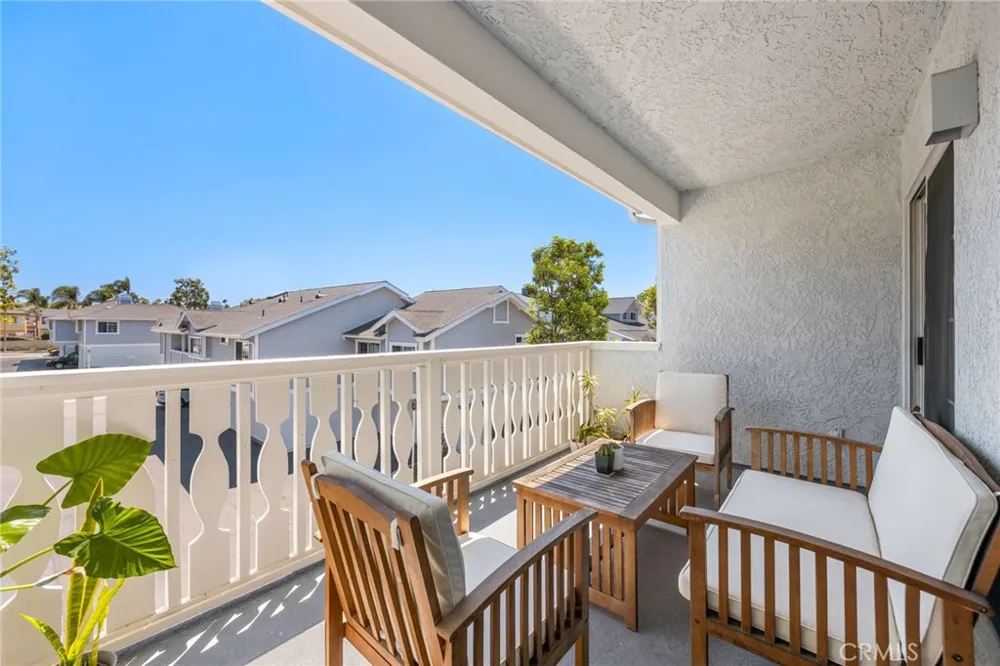 7841 Essex Drive #202 Huntington Beach, CA 92648