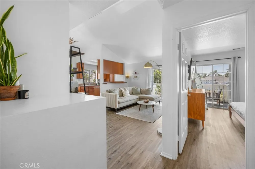7841 Essex Drive #202 Huntington Beach, CA 92648