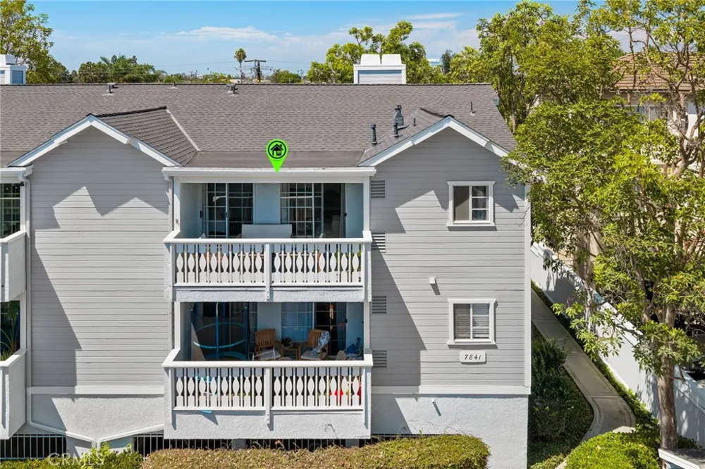 7841 Essex Drive #202 Huntington Beach, CA 92648