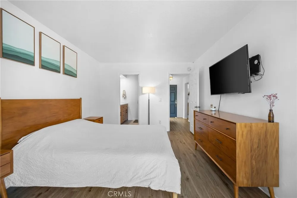 7841 Essex Drive #202 Huntington Beach, CA 92648