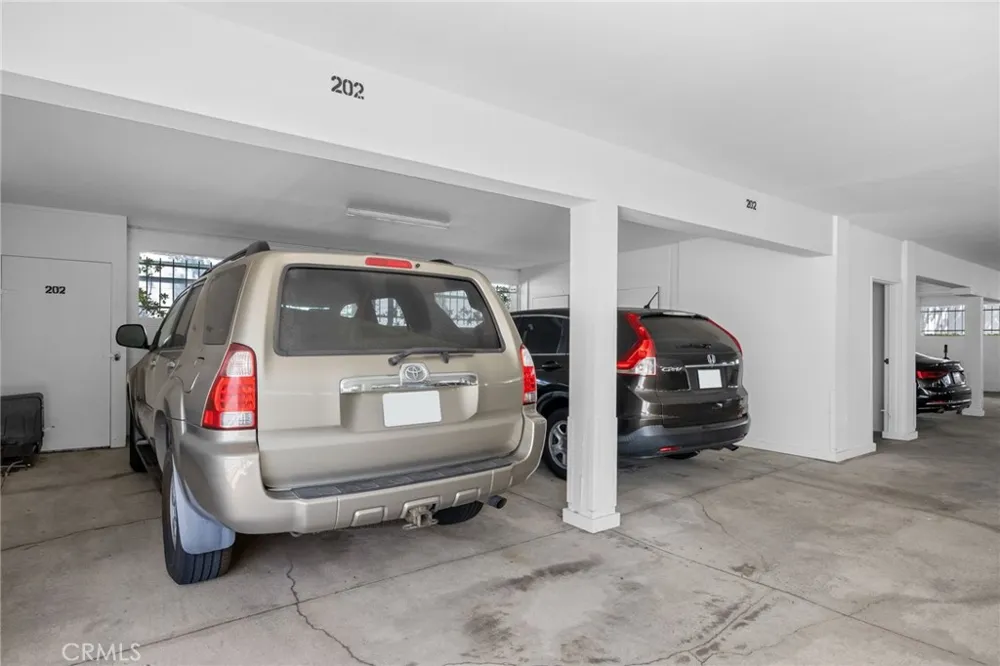 7841 Essex Drive #202 Huntington Beach, CA 92648