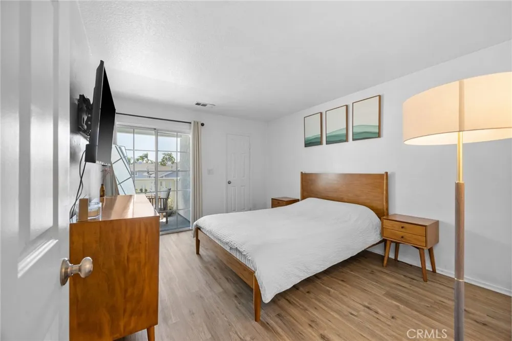 7841 Essex Drive #202 Huntington Beach, CA 92648