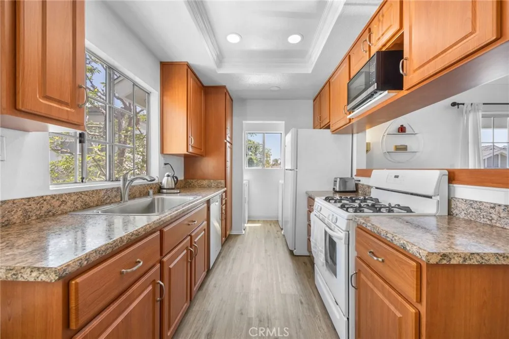 7841 Essex Drive #202 Huntington Beach, CA 92648