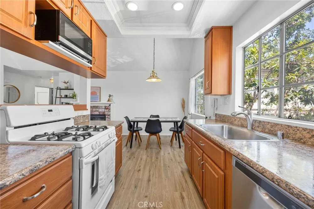 7841 Essex Drive #202 Huntington Beach, CA 92648