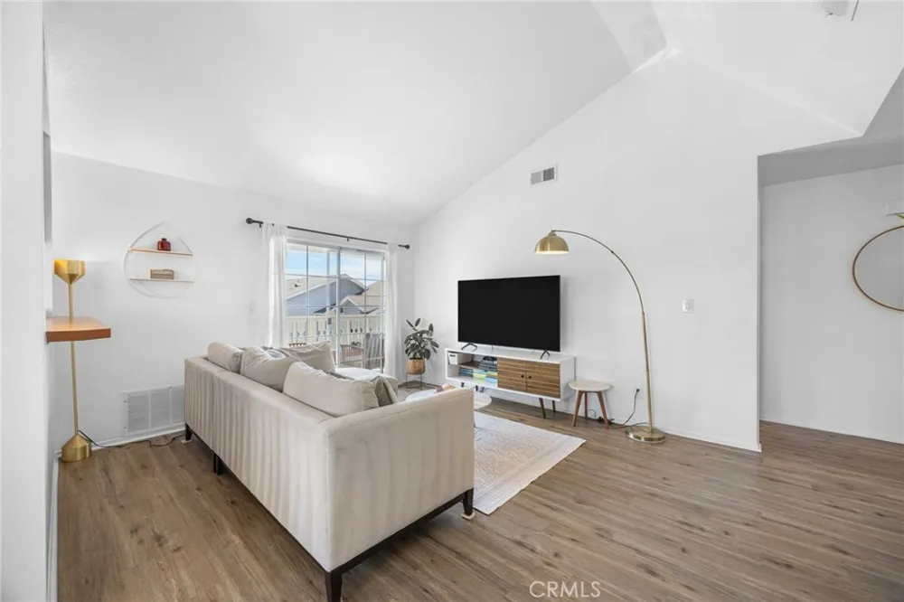 7841 Essex Drive #202 Huntington Beach, CA 92648