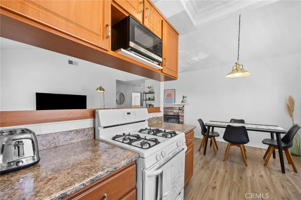 7841 Essex Drive #202 Huntington Beach, CA 92648