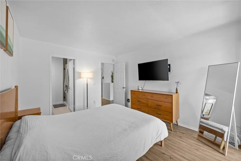 7841 Essex Drive #202 Huntington Beach, CA 92648