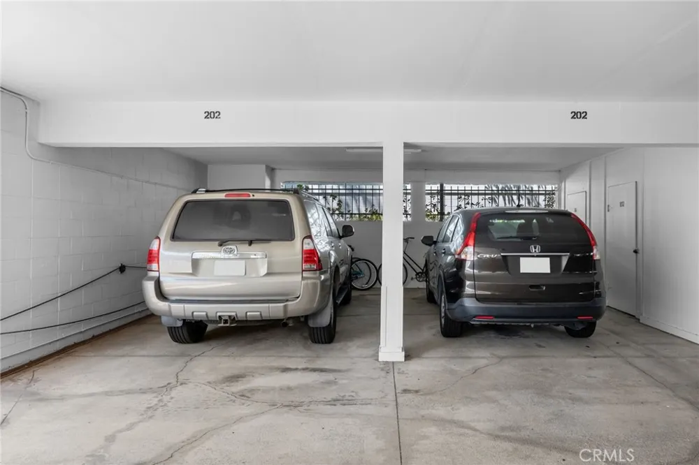 7841 Essex Drive #202 Huntington Beach, CA 92648