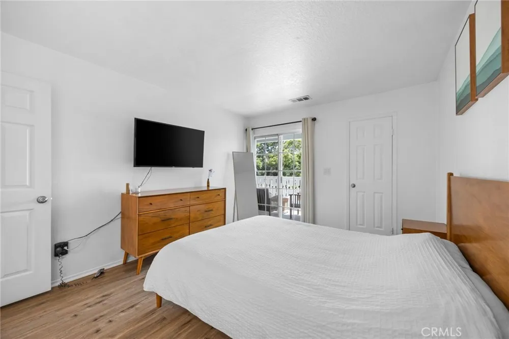 7841 Essex Drive #202 Huntington Beach, CA 92648