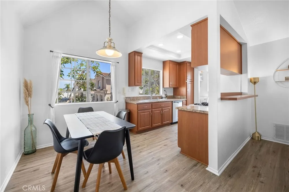 7841 Essex Drive #202 Huntington Beach, CA 92648