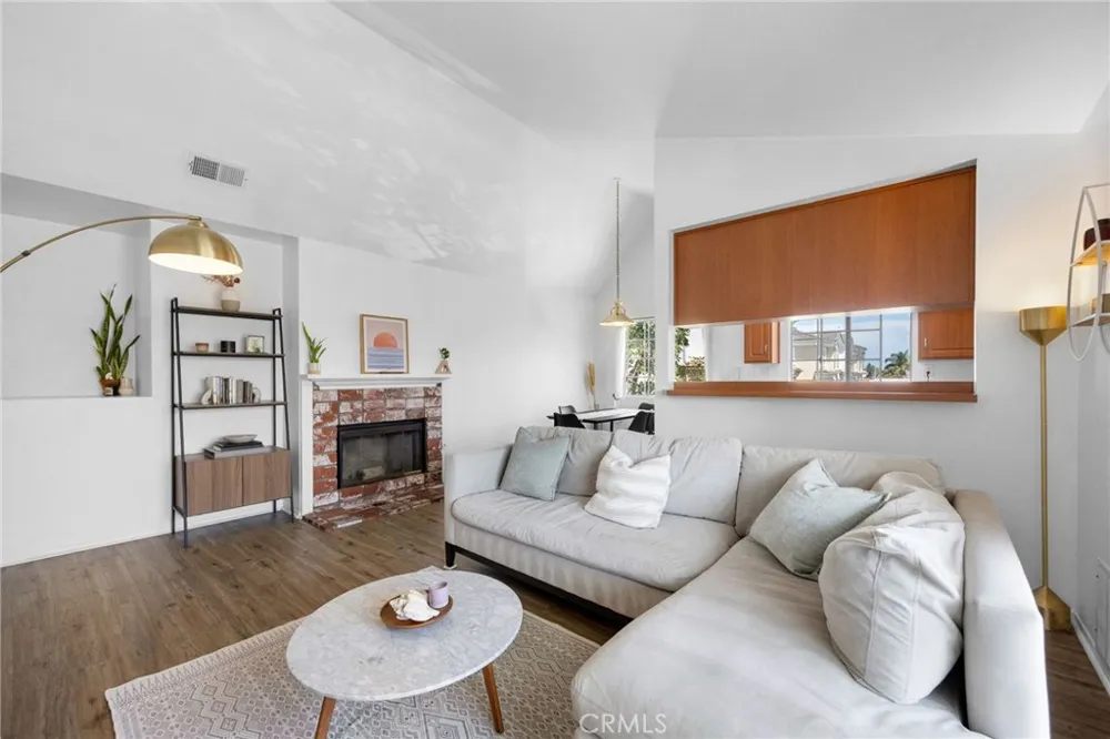 7841 Essex Drive #202 Huntington Beach, CA 92648
