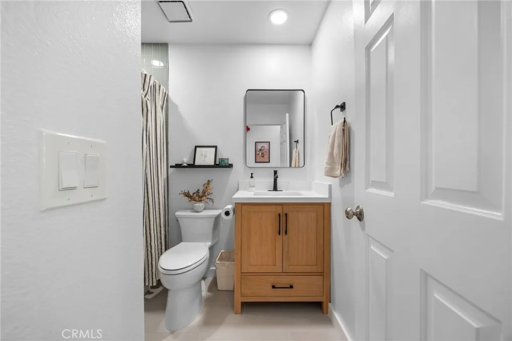 7841 Essex Drive #202 Huntington Beach, CA 92648