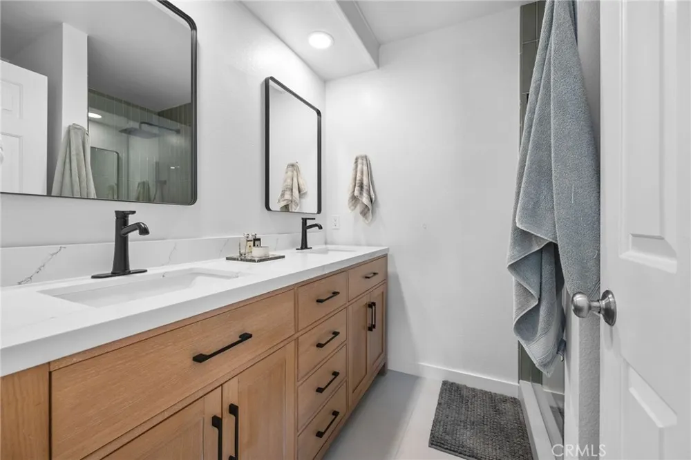 7841 Essex Drive #202 Huntington Beach, CA 92648