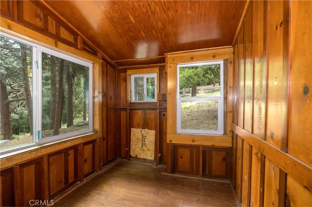21855 Lakeland View Cedarpines Park, CA 92322