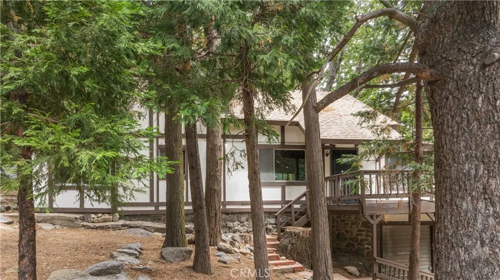 21855 Lakeland View Cedarpines Park, CA 92322