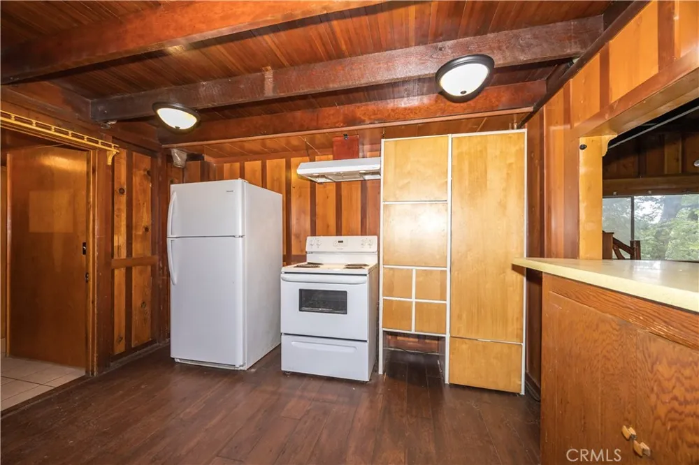 21855 Lakeland View Cedarpines Park, CA 92322