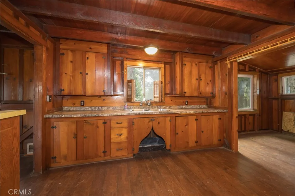21855 Lakeland View Cedarpines Park, CA 92322