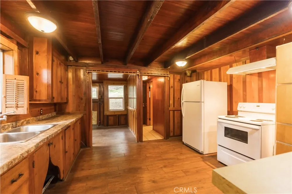 21855 Lakeland View Cedarpines Park, CA 92322