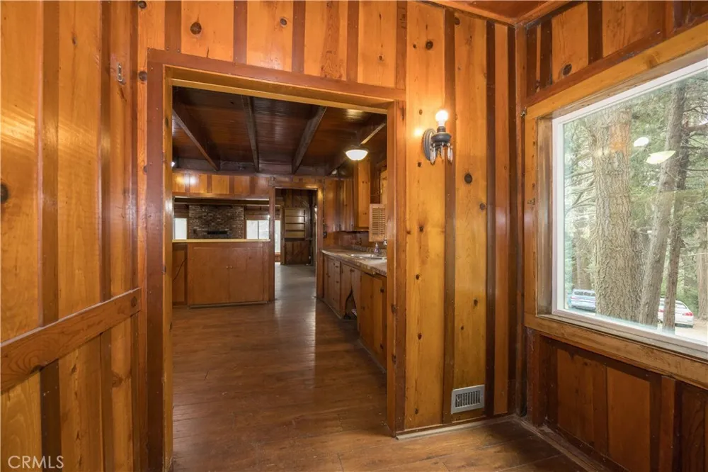 21855 Lakeland View Cedarpines Park, CA 92322