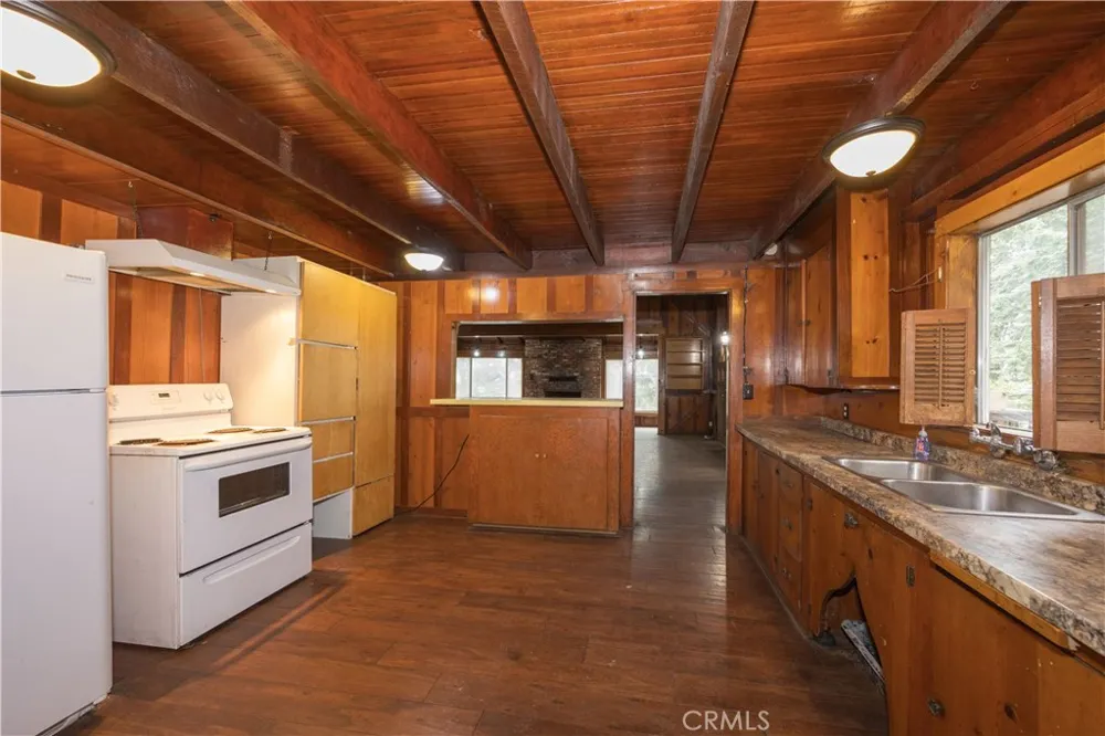 21855 Lakeland View Cedarpines Park, CA 92322