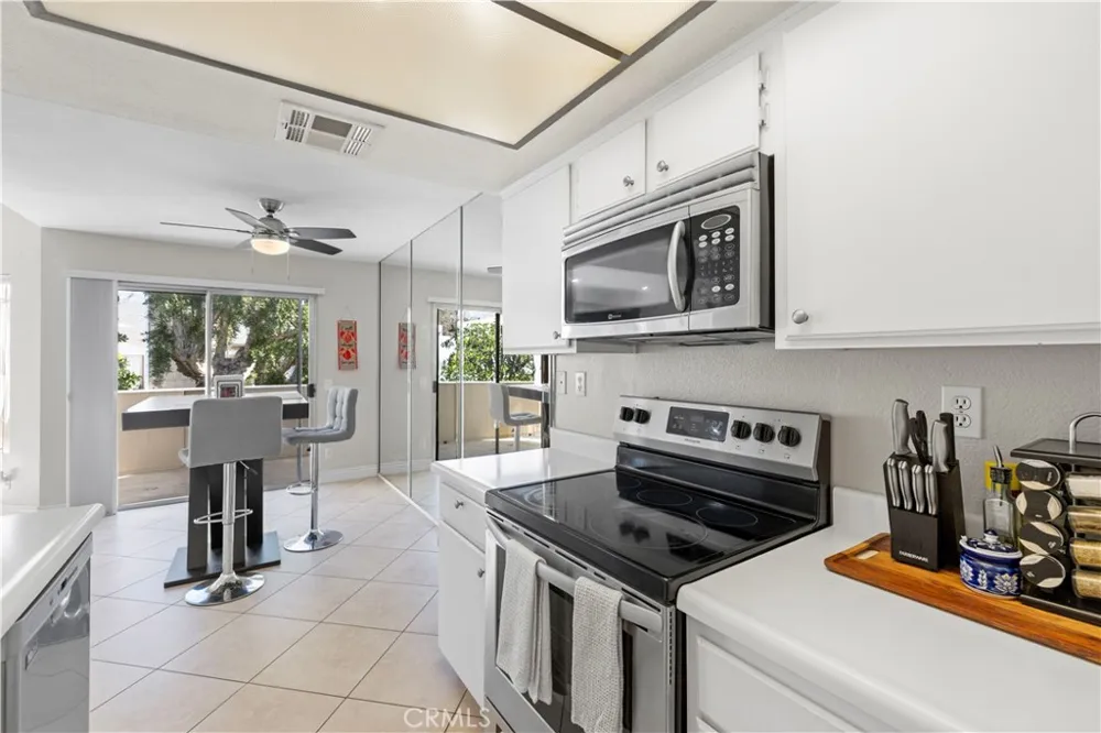 18408 Hatteras Street Tarzana, CA 91356