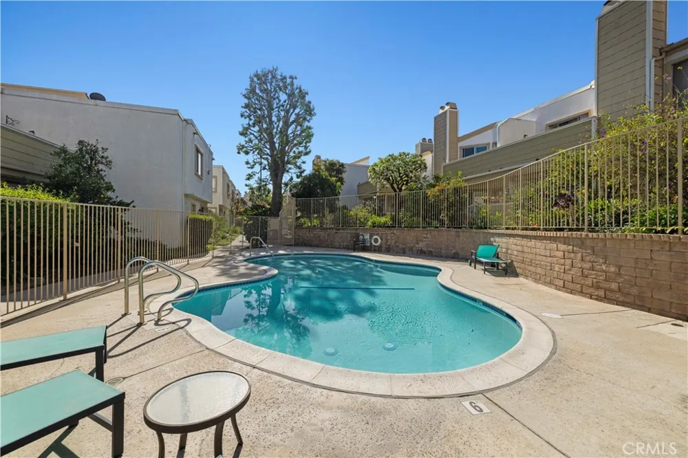 18408 Hatteras Street Tarzana, CA 91356
