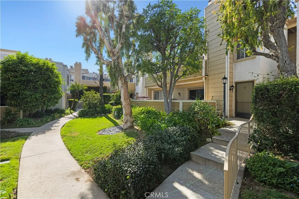 18408 Hatteras Street Tarzana, CA 91356