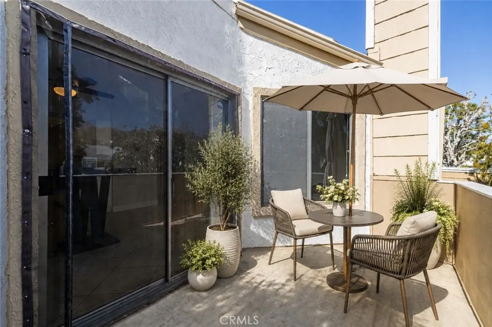 18408 Hatteras Street Tarzana, CA 91356