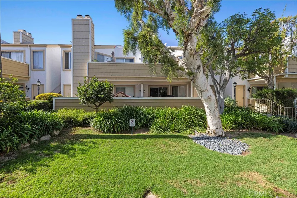 18408 Hatteras Street Tarzana, CA 91356